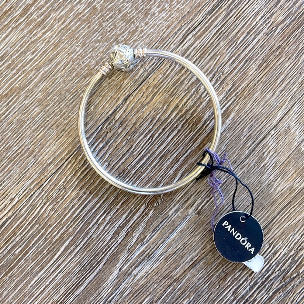 Pandora NWT SILVER BANGLE BRACELET SIZE 6